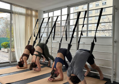 yoga con columpios